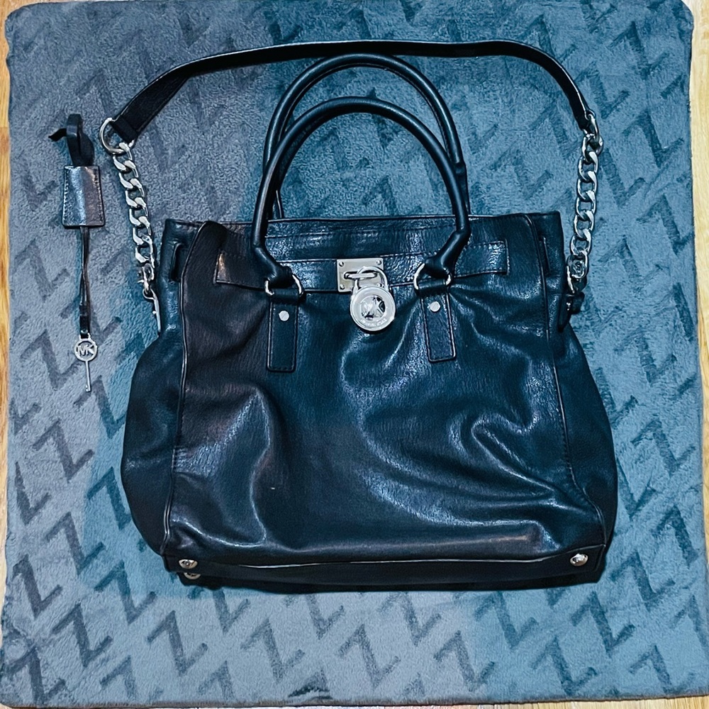 MICHAEL KORS HAMILTON SATCHEL KEY LOCK CROSSBODY BAG BLACK LEATHER SILVER
